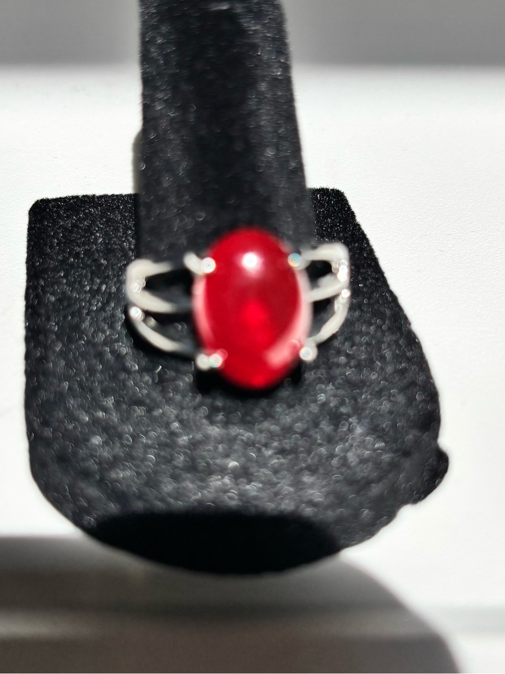 Silver Ring with Red Oval Gemstone w 3 strip silvery  band. Size 9